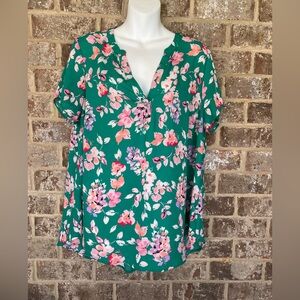 Torrid Georgette Hi-Low Short Sleeve Blouse Green Floral Size 0 Large V-Neck